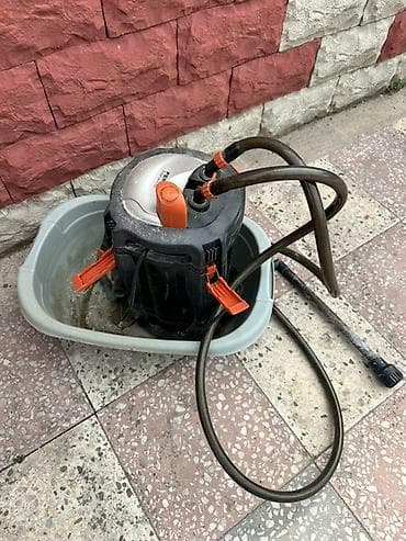 Akvarium üçün xarici filtr Biraz agzinnan su buraxir onun rezinni