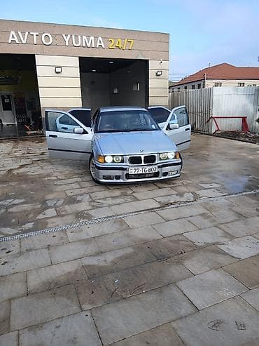 1993 bmw 318i: BMW 318: 0.2 l | 1997 il Sedan — 1