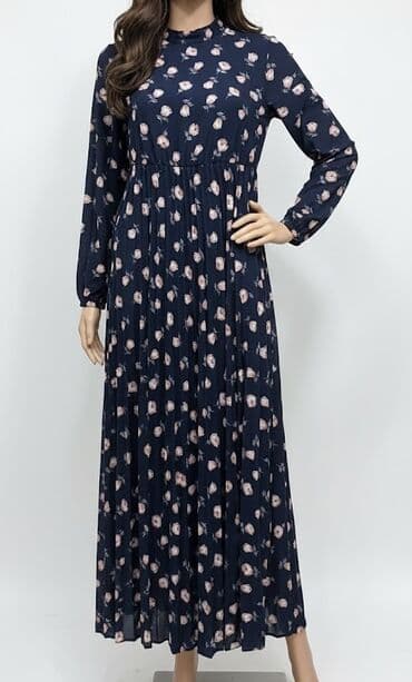 Qadın paltarı – uzun, çiçək naxışlı Çox az geyinilib. Hicablı xanımlar