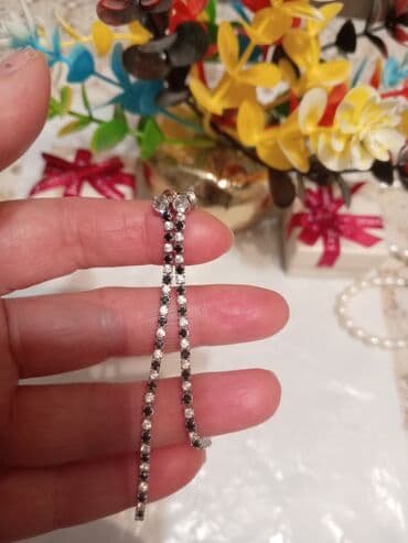 zumrud qaşlı uzuklər: Sırğa — 1