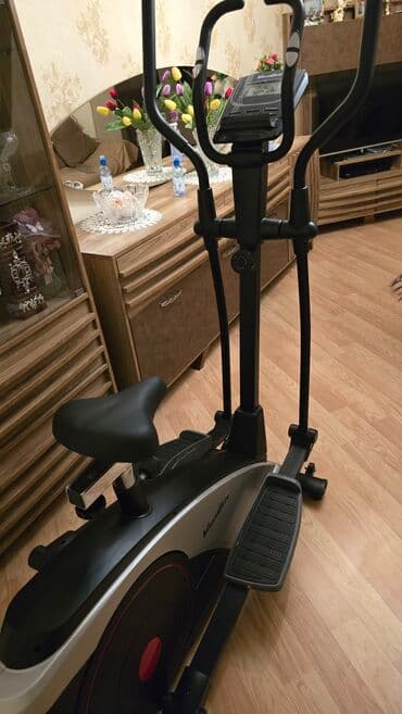 sakit sintezator: Elliptik trenajor və velotrenajor funksiyalarını birləşdirən universal — 1