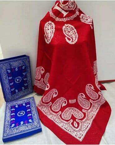 женские красные шарфы: Kəlağayılar. Bu kəlağayıların içi boş K hərfi ilə yazılıdı. Materialı — 3