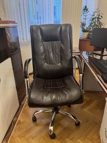 desmal desti: Ofis mebel dəsti Tərkibi: - Direktor masası: geniş iş səthi, iki — 3