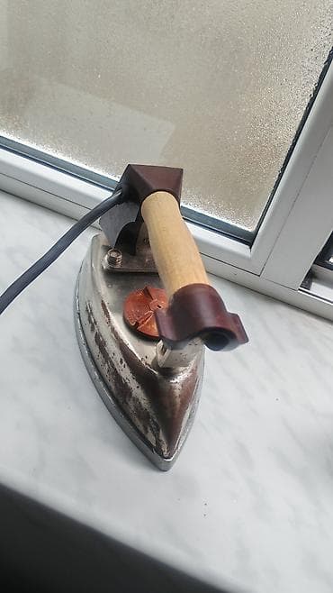 kömür ütüsü: Məhsul: Sovet istehsalı elektrik ütüsü (model “У-3”) Təsvir: - — 4