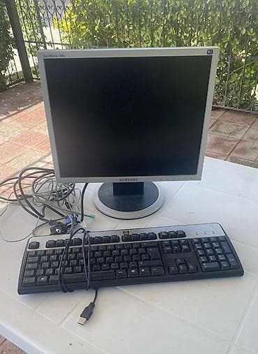 samsung notebooklar: Samsung SyncMaster 740N LCD monitor + HP USB klaviatura dəsti — 1
