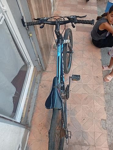 cube velo: Vista dağ velosipedi - Çərçivə: yüngül alaşımlı, qara-mavi rəng — 4