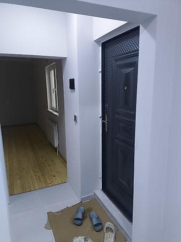 blue city evler: Satılır: Həyət evi - 1 mərtəbəli, mavi rəngli fasadlı və girişdə — 5