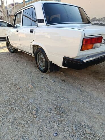 xirdalan heyet evi type 1: VAZ 2107, ağ rəng, sedan kuzov. - Xarici görünüş: ağ boya, xromlu ön — 4