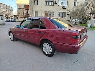 mercedes benz c class: Mercedes-Benz C-Class: 1.8 l | 1996 il Sedan — 3
