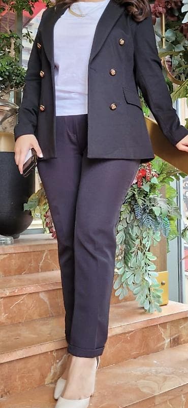 desd geyimler: 2ci əl pencək satılır. az geyinilib. səliqəlidir. söküyü yoxdur — 2