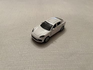 leqo oyuncaqlari: Ağ rəngli metal oyuncaq sedan maket avtomobil - Korpus: die-cast — 1