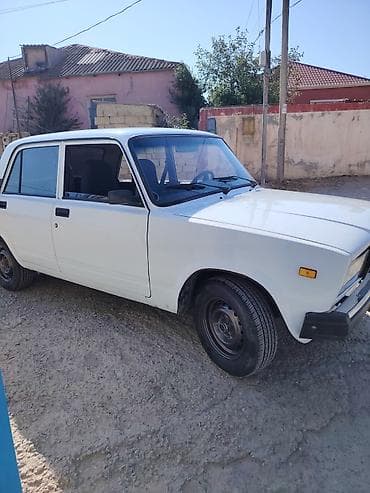 масляный радиатор: VAZ 2107 sedan – ağ rəng, 4 qapı. Texniki və xarici xüsusiyyətlər: - — 3