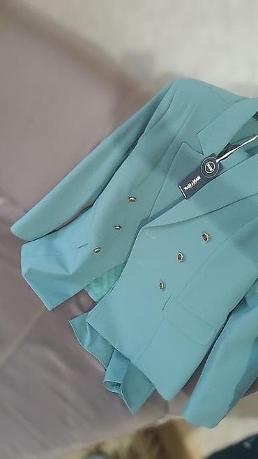 elektron sat: Kostyum dəst satılır Heç geyinilmeyib.Razmer sehvliyinə görə — 2