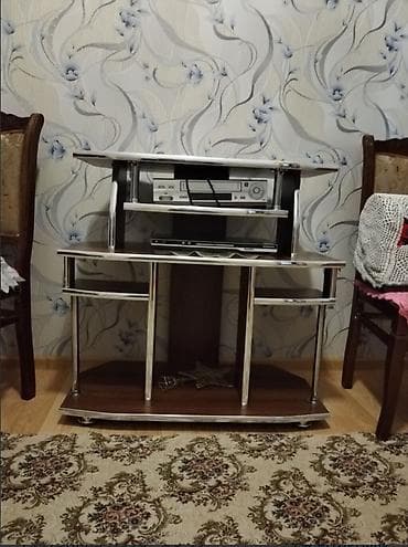 ref: Düz TV altlığı, Polkalı, Laminat — 1