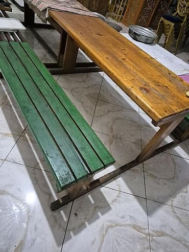 Dördbucaq masa, 2 stul, Açılmayan, Skameykalar ilə, Taxta