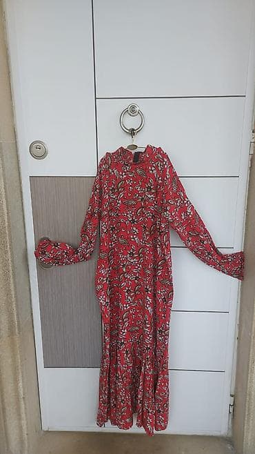 Qadın uzun don – qırmızı, floral naxışlı təmiz kətandı. - Rəng və