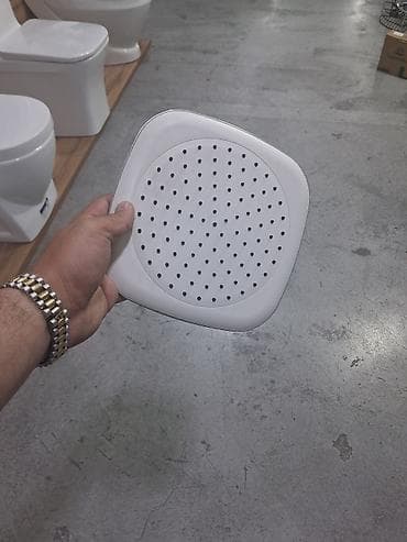 Məhsul: Kvadrat formalı yağış tipli duş başlığı Xüsusiyyətlər: - — 1