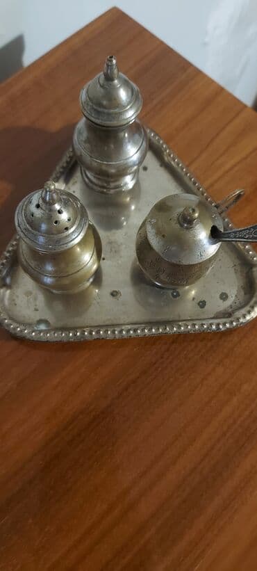 duz istiot qabi: Dəstdə üç ədəd qab var: duz qabı, istiot qabı və ədviyyat qabı. Hər — 2