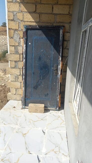 qapi gence: Məhsul: Giriş/otaq üçün metal qapı 2 ədəd Təsvir: - Material — 2