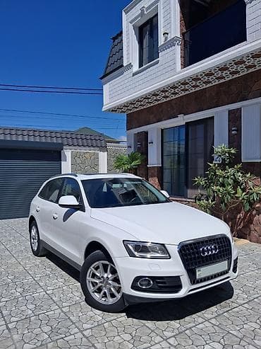 Audi Q5 – ağ rəngli, zərif və funksional premium SUV. Əsas — 2