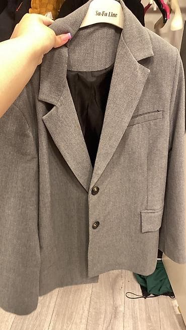 Şəxsi əşyalar: Boz rəngli klassik qadın blazer gödəkcə - Brend: Sa-Fa Line (asqıda — 1