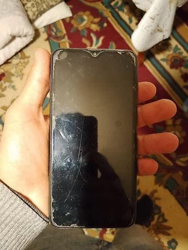 sd kart telefon: Samsung Galaxy A10 - Ekran: damcı formalı çentikli, toxunmaya həssas — 2