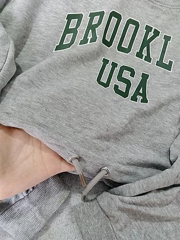 kargo şalvar: Bershka qadın köynəyi və svitşörtü. Hərəsi beş manatdır. 1) Köynək — 5