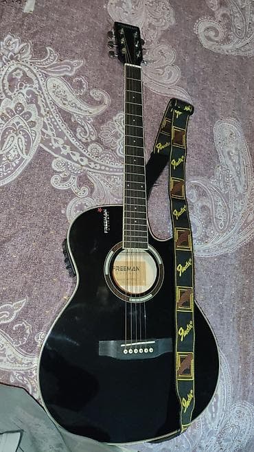 kitara: Freeman akustik-elektro gitara. Gitara qara rəngdədir və cutaway — 1