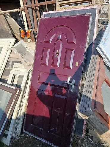 SAMİRƏ🦋 Seyf xonça qapı satılır. Ölçüsü eni 90 sm.hündürlüyü 2