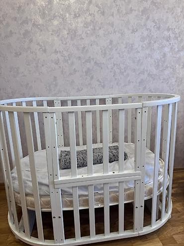 avanqart mebeller: Ağ rəngli oval uşaq beşiyi Çox az işlənib. 400 manata almışıq. Yığılıb — 3