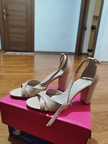 colin s: Brend: Miss Milli Model: Açıq burunlu, kəsişən qayışlı, qalın — 2