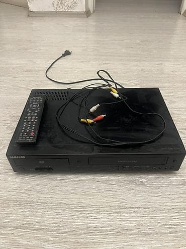 Samsung VHS + DVD kombi pleyer Xüsusiyyətlər: - VHS videomaqnitofon