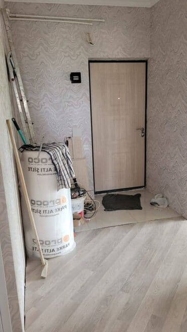 9 ci mikrorayon satilan evler: Bakı, 3 otaqlı, Köhnə tikili, m. Xalqlar Dostluğu, 75 kv. m — 8