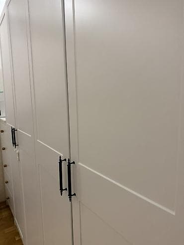 isqaf: Şkaf satılır. Ölçüləri: — eni: 200 sm — hündürlüyü: 230 sm — — 2