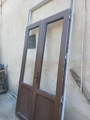 qapilar ev ucun: PVC pəncərə və qapılar dəsti Tərkib: - Ağ rəngli PVC pəncərə blokları — 8