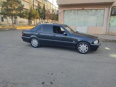 bmw e 39: Mercedes-Benz 240: 2.4 l | 1998 il Sedan — 6