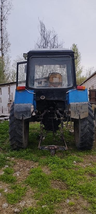 avtomobil şuşələri: Belarus MTZ tipli mavi traktor - Güclü dizel mühərrik - Ön təkər — 4
