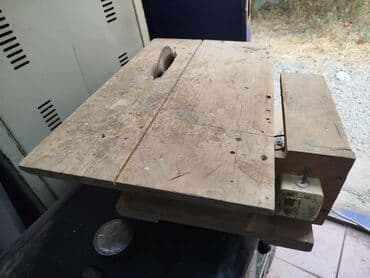 Taxta mişarlamaq üçün nəzərdə tutulmuş bir dairəvi mişar. Mişar həm