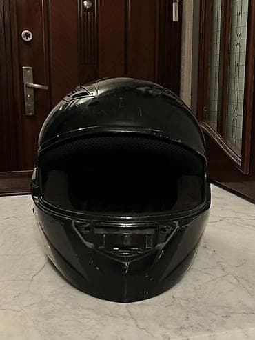 disk teker vaz: Tam üzlü motosiklet dəbilqəsi – qara rəng Xüsusiyyətlər: - Tam üzlü — 2