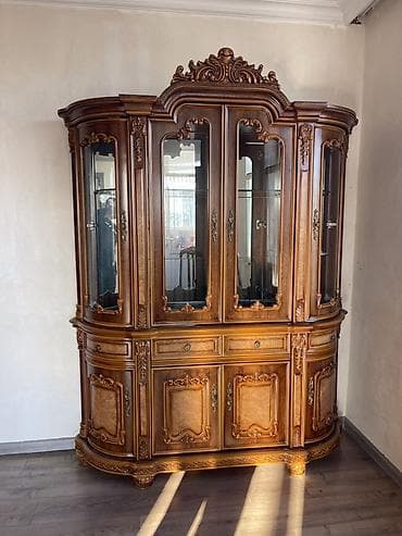 Klassik üslubda vitrin-bufet dəsti - Material: təbii ağac əsaslı