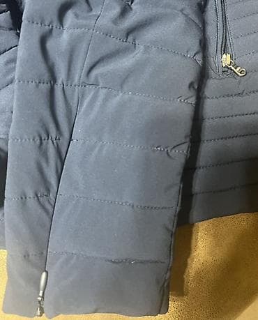 onlayn kurtkalar: Qadınlar üçün qara qısqa quilted yüngül jaket - Rəng: qara - Siluet — 10