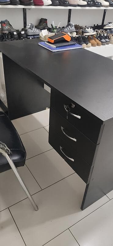 komputer desti: Ofis masası və kreslo Satilir Ehmedlide magazada yerlewir bawqa — 2