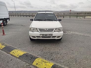 Avtomobil: Sedanın kompakt sinfi Rəng: Ağ Kuzov: 4 qapılı sedan