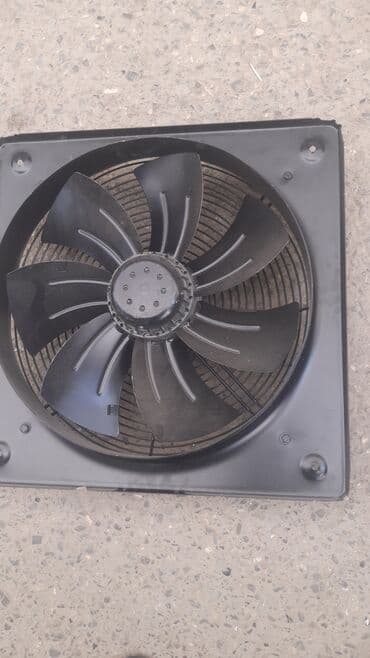 Sənaye tipli divar ventilyatoru - Korpus: kvadrat metal panel, ön