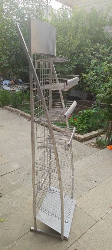 mağaza vitrinləri: Bu, müxtəlif məhsulların sərgilənməsi ucun refdir . Rəf möhkəm — 1