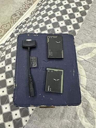 Vertu original karobkasi, 2 eded batareyasi zaryatka ucun perexodniki — 1