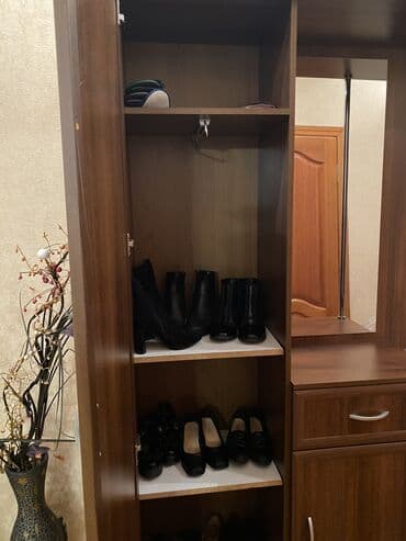 dolablar ikinci əl: İşlənmiş, Açılan, 3 qapılı Künc dolab, Ayaqqabı dolabı, Azərbaycan — 2