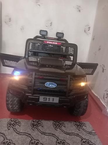 Uşaq üçün elektrikli polis maşını 2 aydi alinib 500 alınıb 300 satılır — 3