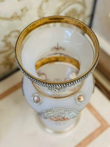 iwlenmiw diktler: Bir vaza, Bogem şüşəsi — 3