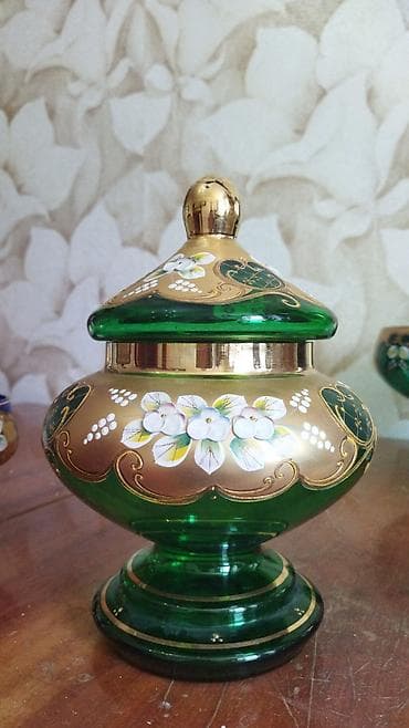 sufre: Məhsul: Dekorativ şüşə qab – qapaqlı, ayaqlı - Material: qalın — 1